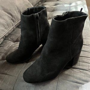 black velvet booties - size 8.5 - gently worn - vintage